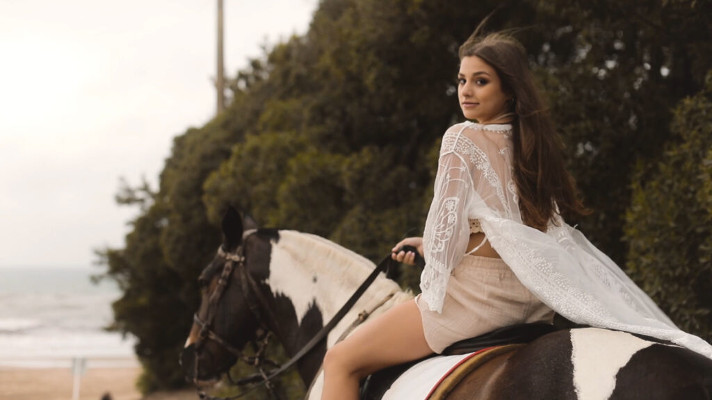 VIDEO CLIP.00_04_13_04.Imagen fija012